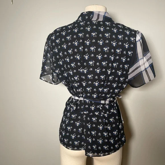 Vince Camuto Blue & White Mixed Print Wrap Blouse – Medium (NWOT) - Picture 6 of 7